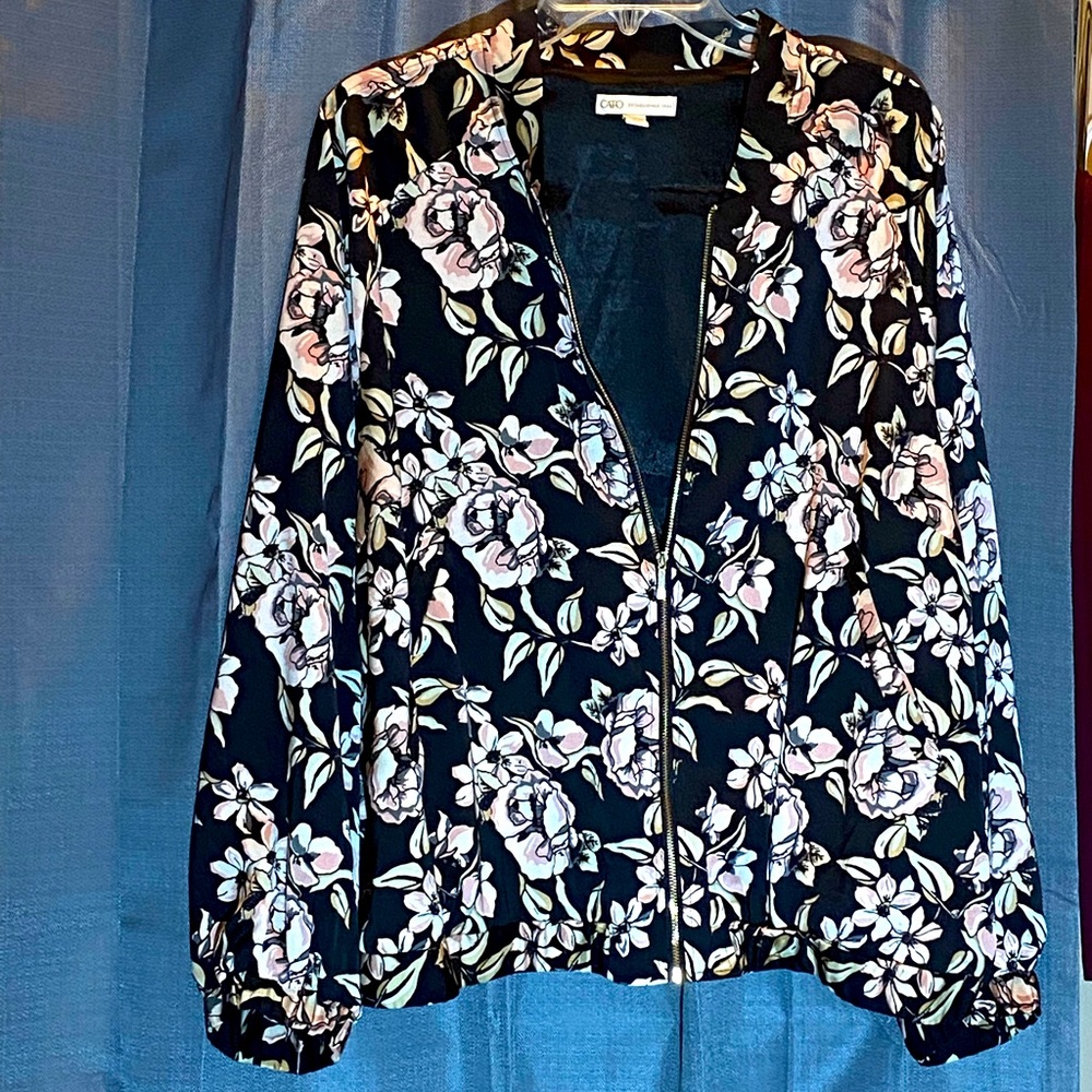 Silky thin jacket w beautiful flowers in cream/light pink gold zipper size 18/20